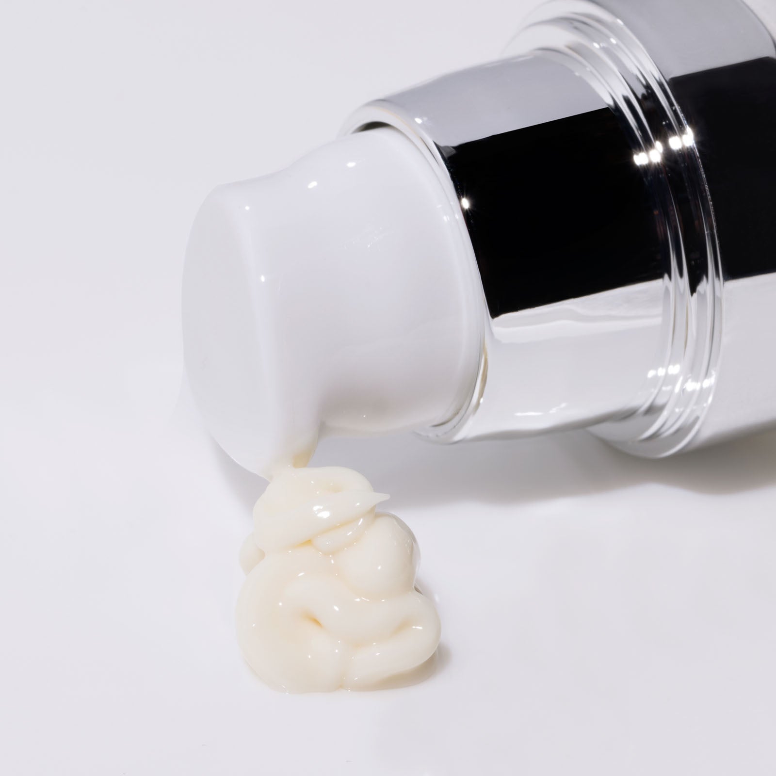 How Do Retinoids Work? Benefits for Acne, Wrinkles, and Skin Health (San Francisco Dermatologist Guide)